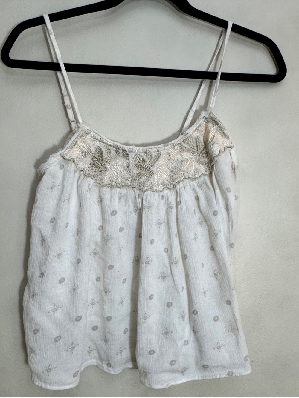 American Eagle Outfitters White TOP with Beige Floral Embroidery